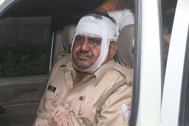 कानपुर देहात में पुलिस टीम पर हमला।