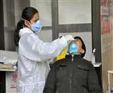 पटना में कोरोना टेस्ट करती चिकित्सक। जागरण आर्काइव।