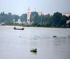 अतुल्य गंगा अभियान के तहत मुंडमाल गंगा परिक्रमा पर निकले पदयात्रियों का जत्था रविवार को चुनारगढ़ पहुंचा।