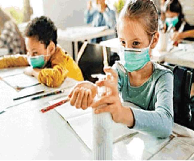 महामारी के समय में स्कूलों को खोले जाने को लेकर हुआ शोध।