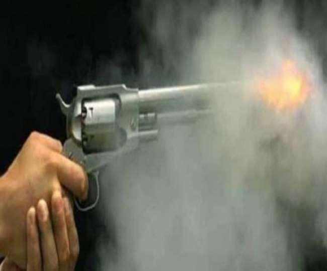 https://www.jagranimages.com/images/newimg/21032022/21_03_2022-gun_shot_22559365.jpg