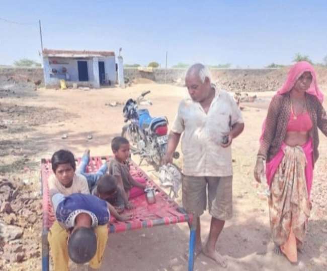 ईंट-भट्टा मजदूर को मिला 1.37 करोड़ का इनकम टैक्स नोटिस, जानें-क्या है मामला। फोटो जागरण