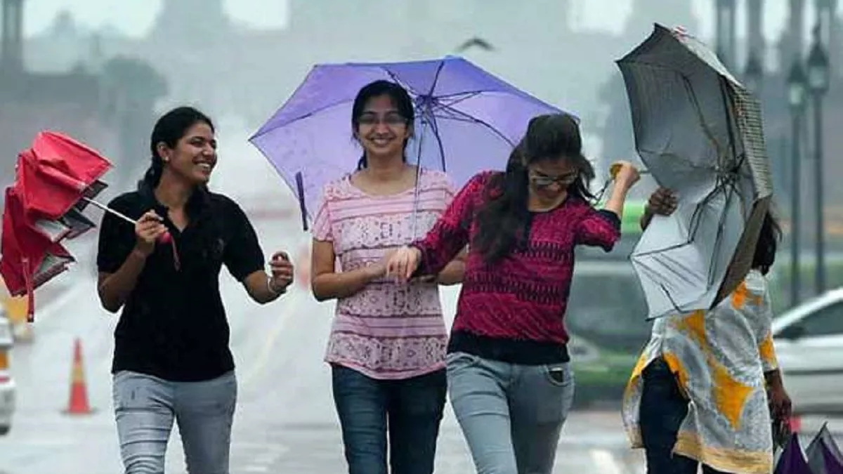 Rain Alert In Delhi NCR: आज भी छाए रहेंगे बादल, बारिश होने की संभावना; तेज हवा चलने से होने लगा सर्दी का अहसास