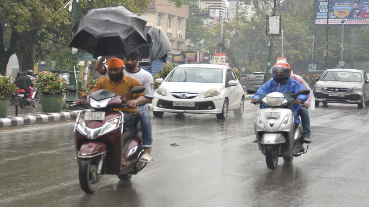 Heavy Rain Alert In Uttarakhand: चारधाम में बर्फबारी से जनवरी जैसा अहसास, आज इन इलाकों में भारी बारिश का अलर्ट