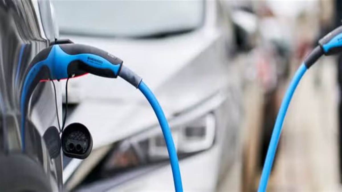 https://www.jagranimages.com/images/newimg/21032024/21_03_2024-ev_charging_23679972.jpg