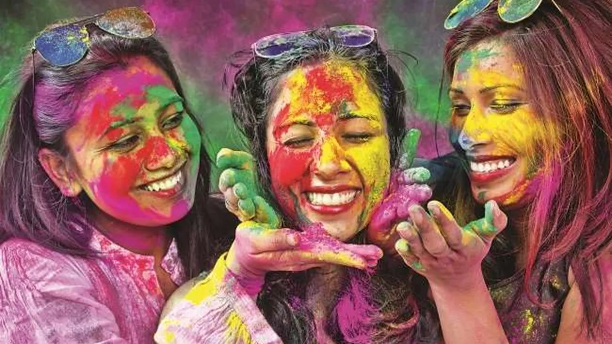 Holi 2024: होली में केमिकल रंगों से करें तौबा, इन तरीकों से रखें त्वचा का ध्यान; नकली-असली में करें पहचान