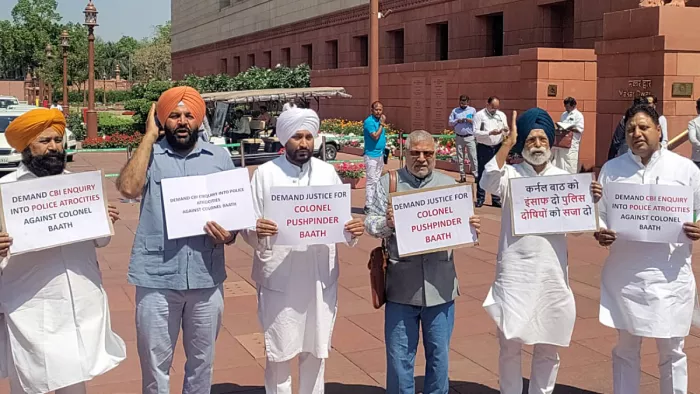 विधानसभा में विधायकों ने किया कर्नल के साथ मारपीट का विरोध (पीटीआई फोटो)
