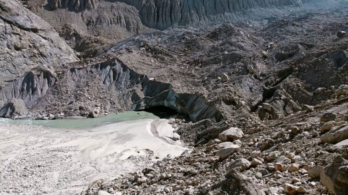 https://www.jagranimages.com/images/newimg/21032025/21_03_2025-gangotri-gleciar_23903560_163613955.jpg