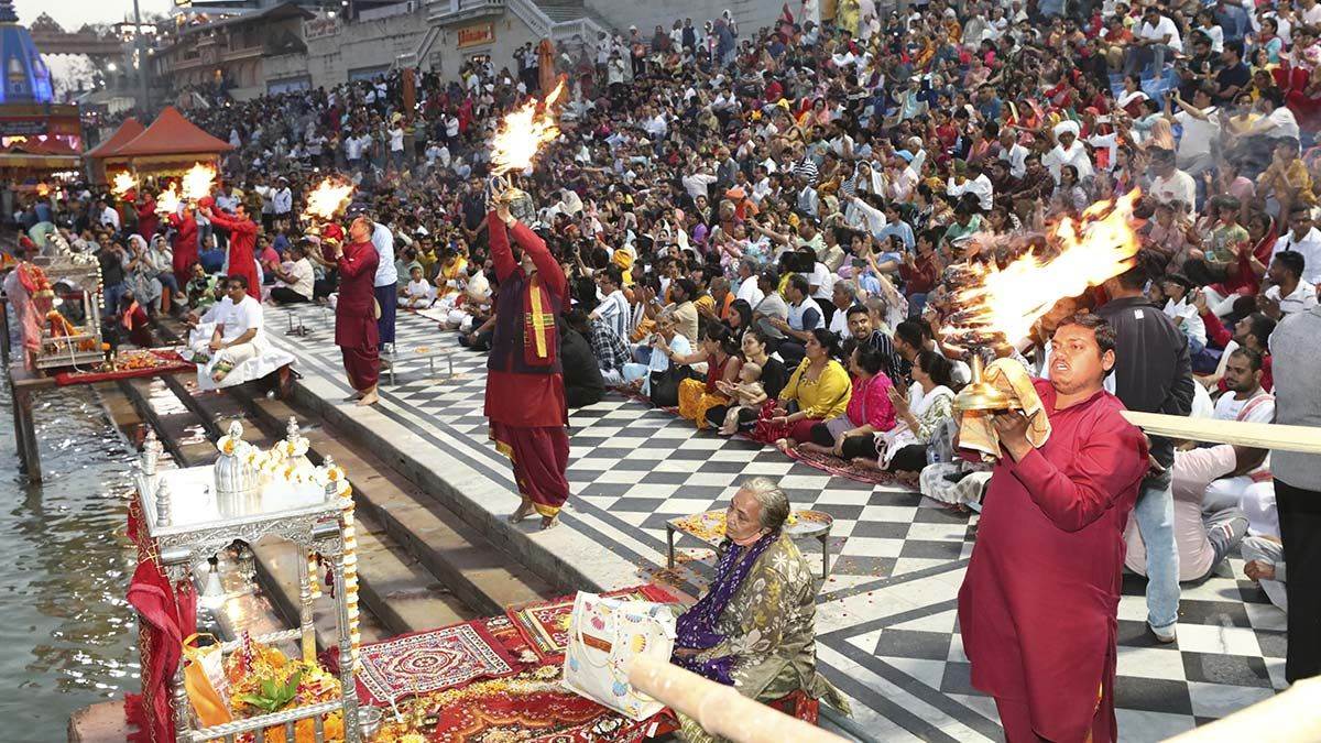 https://www.jagranimages.com/images/newimg/21032025/21_03_2025-har_ki_paudi_23903579.jpg