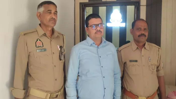 एंटी करप्शन वाराणसी की टीम ने वरिष्ठ लेखा परीक्षक को किया गिरफ्तार। जागरण