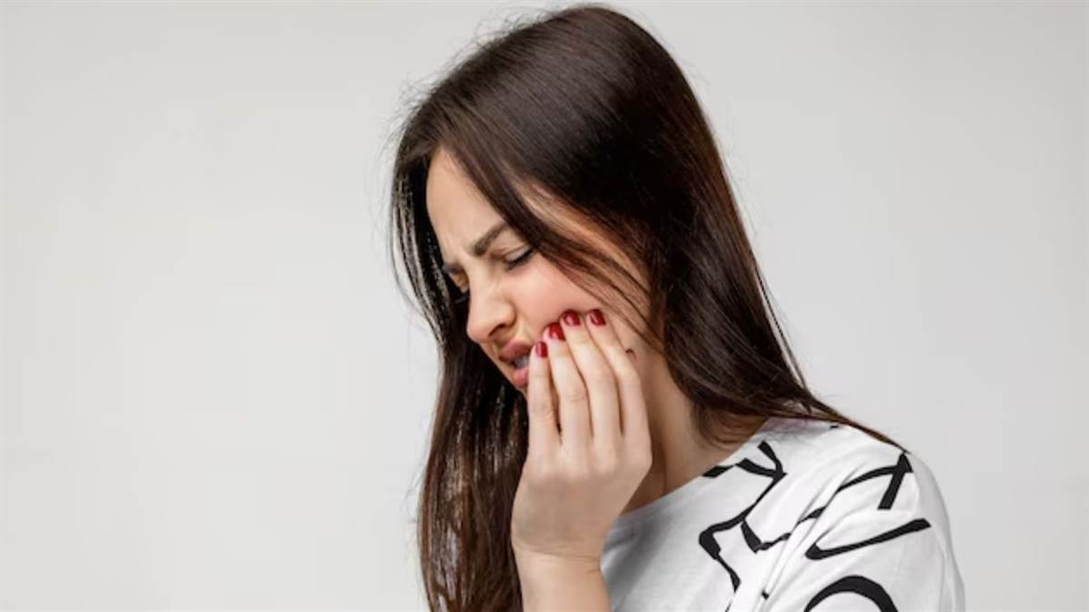 https://www.jagranimages.com/images/newimg/21032025/21_03_2025-mouth_ulcers_23903328.jpg