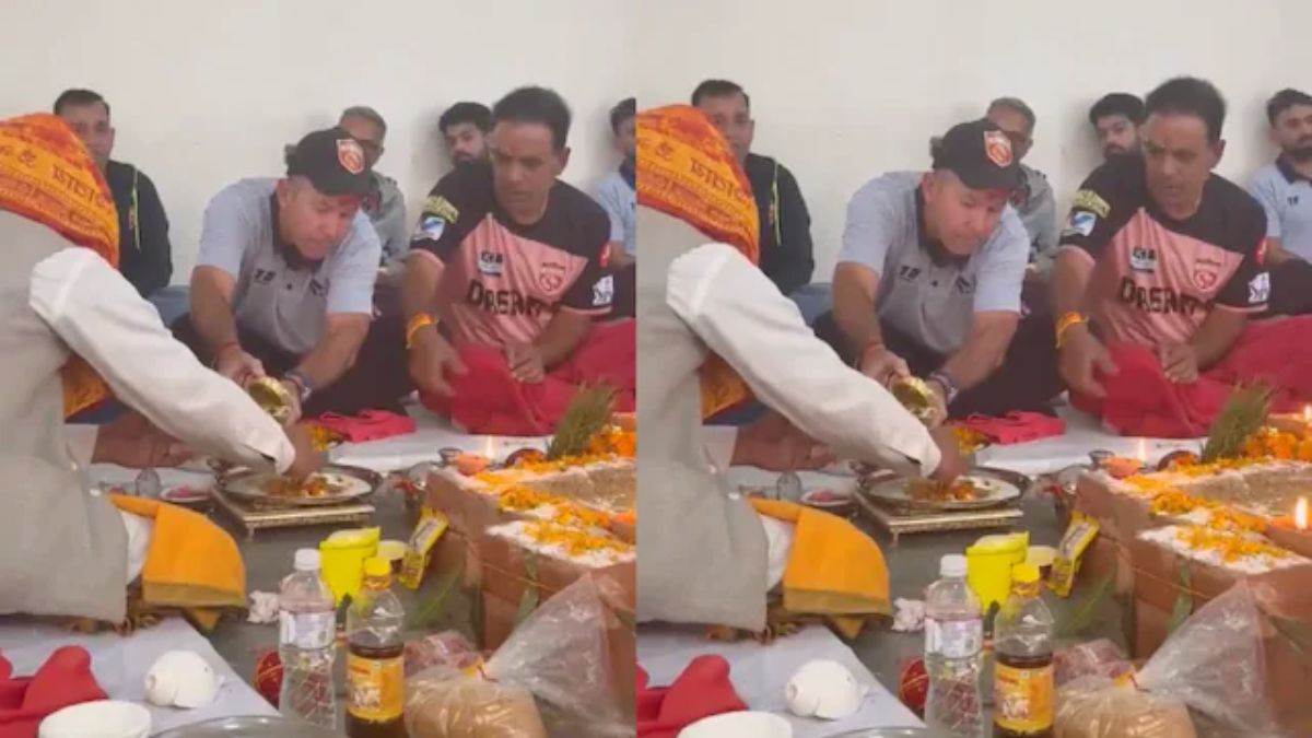 https://www.jagranimages.com/images/newimg/21032025/21_03_2025-ponting_offering_puja_23903410.jpg