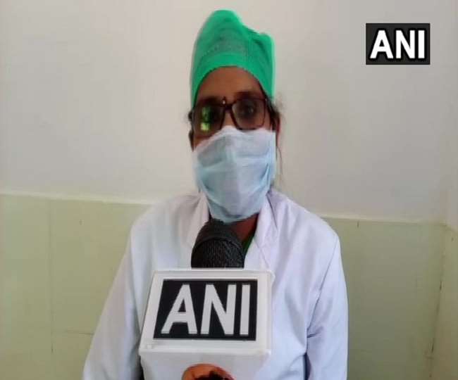 Chhattisgarh: कोरोना के प्रकोप के बीच 8 महीने की गर्भवती स्वास्थ्य कर्मी कर रही लोगों की सेवा