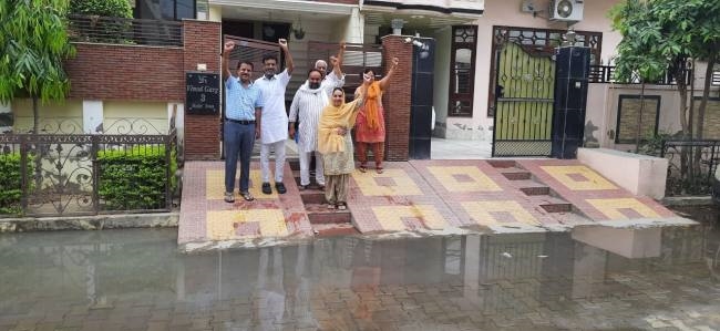 मॉडल डाउन में सीवरेज ओवरफ्लो, लोग परेशान