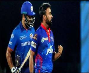 रोहित शर्मा को आउट करने के बाद अमित मिश्रा जश्न मनाते हुए (एपी फोटो)