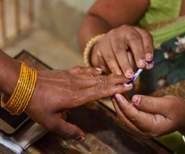 बिहार पंचायत चुनाव में मतदान की प्रतीकात्मक तस्वीर।