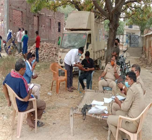 police probe into death of elderly couple in jaunpur under suspicious circumstances