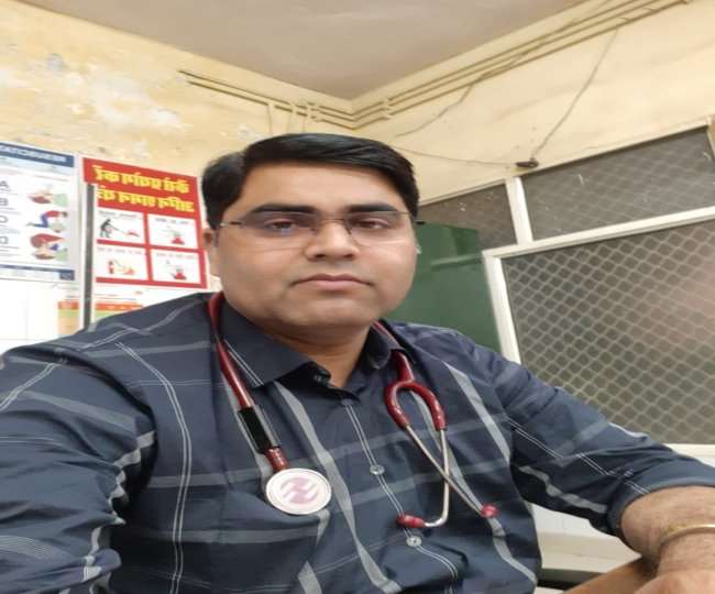 डॉक्टर एसपी सिंह चिकित्सक जिला एमएमजी अस्पताल