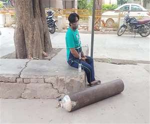 अब तो किसी भाव आक्सीजन सिलिंडर नहीं मिल रहा