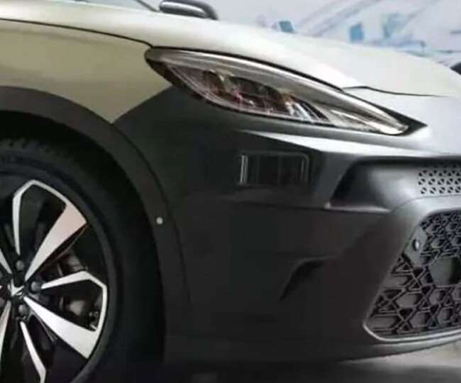 मोबाइल फोन कंपनी Huawei ने पेश की अपनी पहली इलेक्ट्रिक कार, 1,000 किमी तक की एक्सटेंडेड ड्राइविंग रेंज के साथ