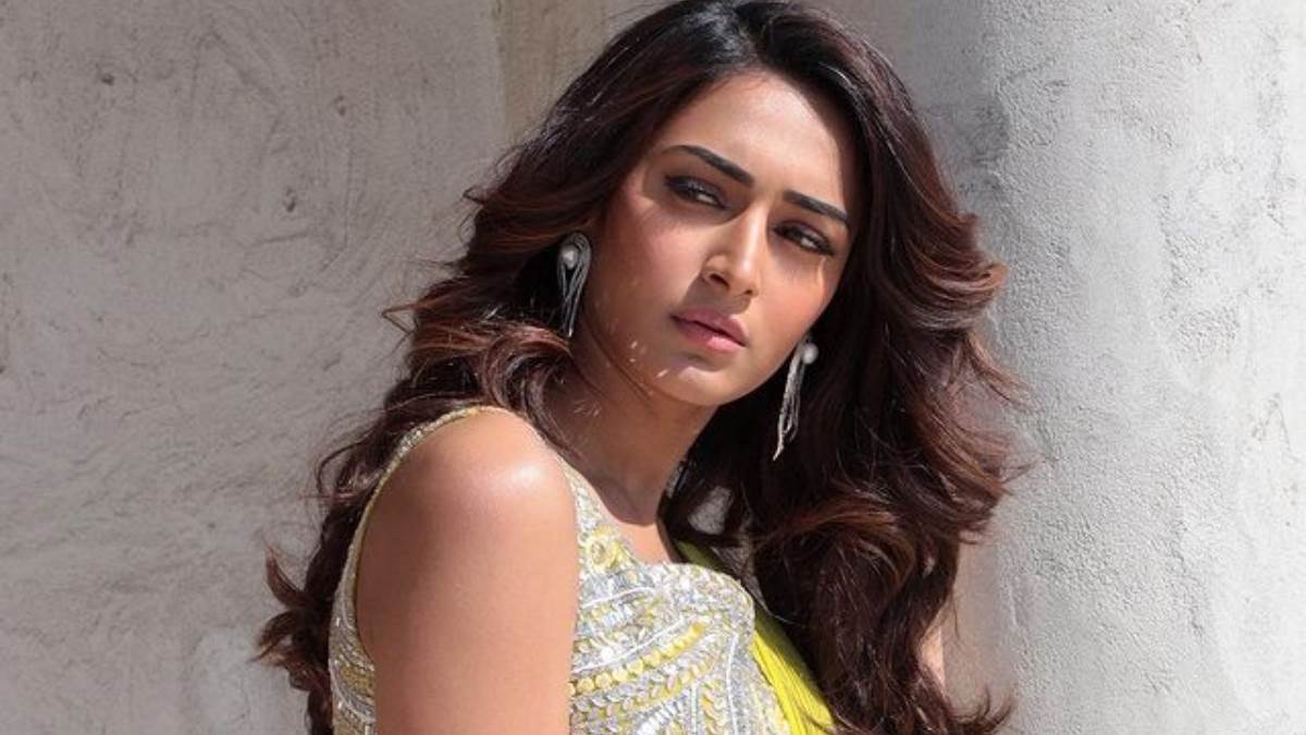 https://www.jagranimages.com/images/newimg/21042023/21_04_2023-erica_fernandes_bollywood_gang_23391809.jpg