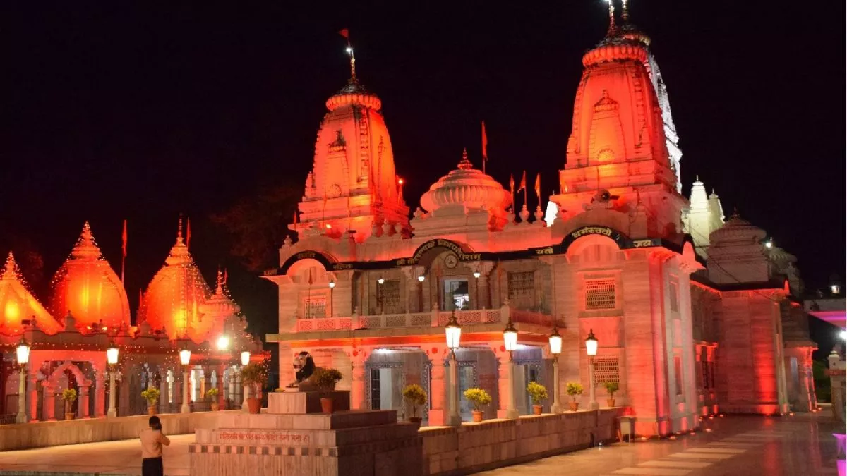 Gorakhpur Math गोरखनाथ मंदिर में होगी नौ और देव-विग्रहों की प्राण-प्रतिष्ठा, CM योगी ...