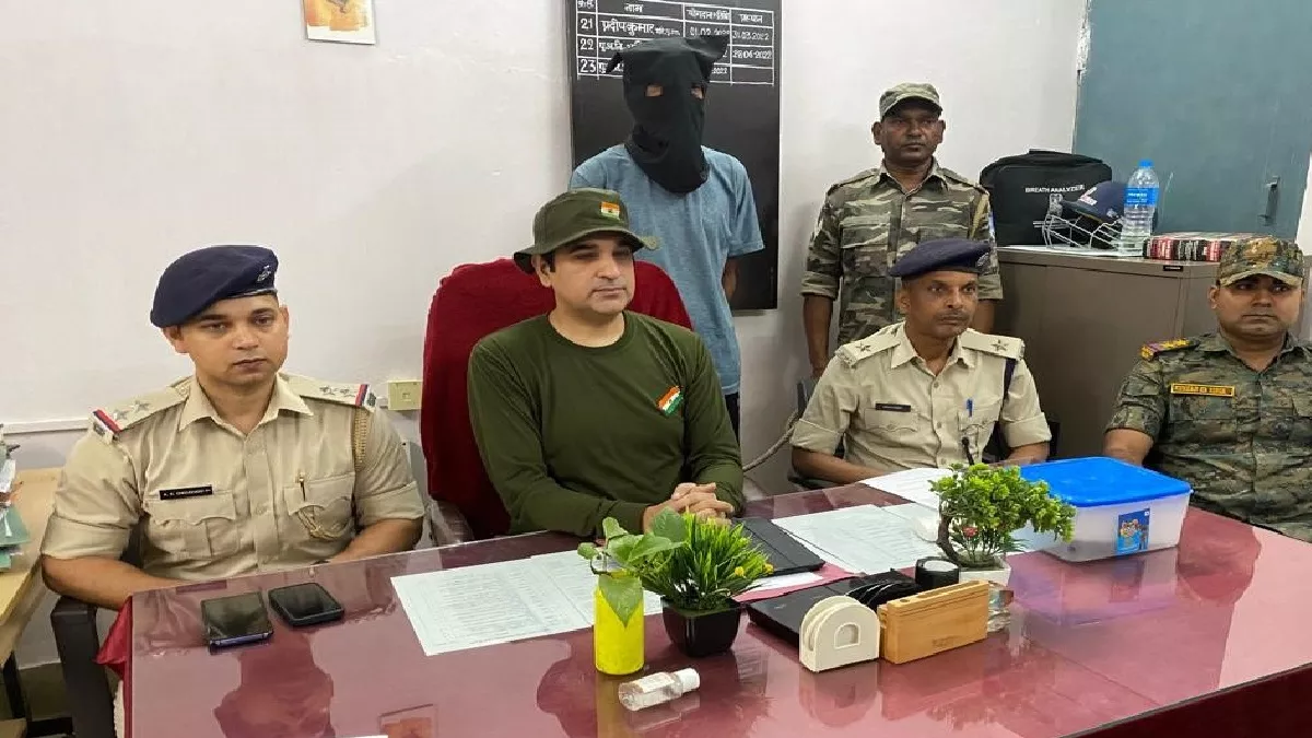 गुमला: आगजनी की घटना में शामिल PLFI उग्रवादी को पुलिस ने गिरफ्तार कर भेजा जेल, अन्‍य उग्रवादियों की तलाश जारी