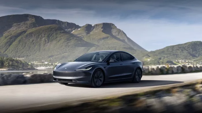 tesla की ओर से अपनी कारों की कीमतों में कटौती की गई है।