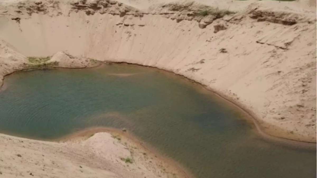 Arwal News: अरवल में रेत खनन ने सोन नदी को बना दिया मौत का कुंआ, पूरी रात दहाड़ती रहती है पोकलेन मशीन