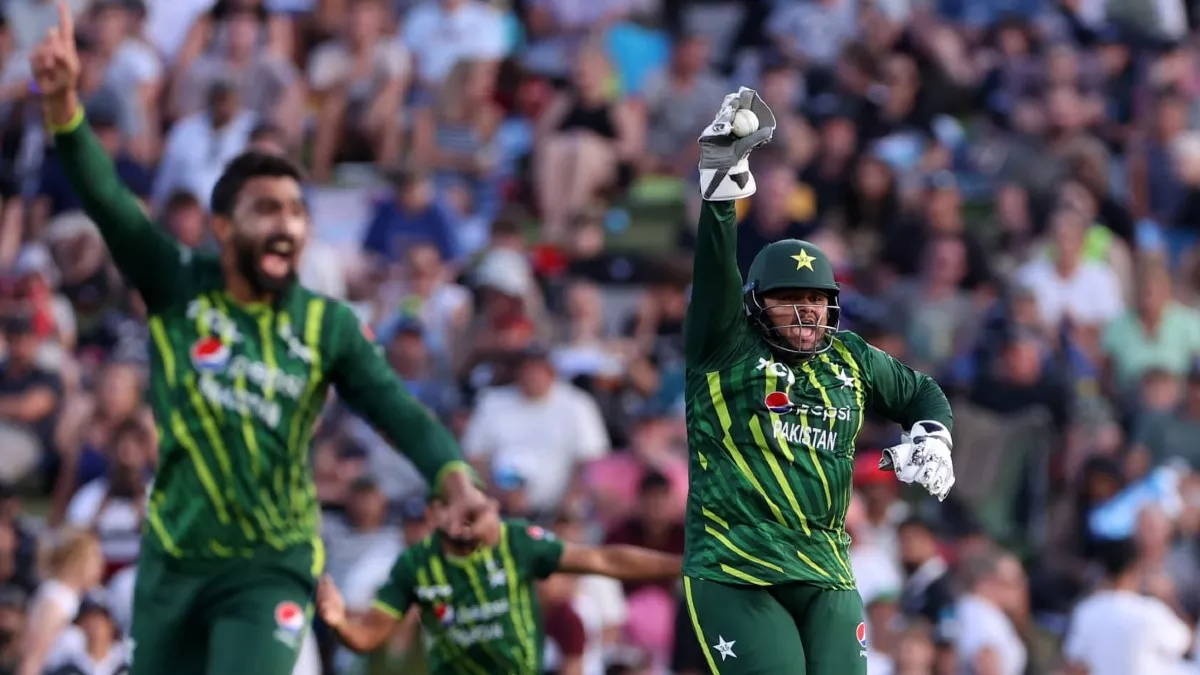 PAK vs NZ: पाकिस्तान को लगा बड़ा झटका, ये स्टार खिलाड़ी चोटिल होकर पूरी T20I सीरीज से हुआ बाहर