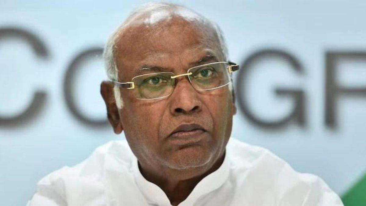 20 करोड़ रोजगार देने की बजाय छीनी 12 करोड़ नौकरियां', भाजपा के चुनावी वादों  पर मल्लिकार्जुन खरगे ने कसा तंज - Kharge said Employment biggest poll issue  for youth