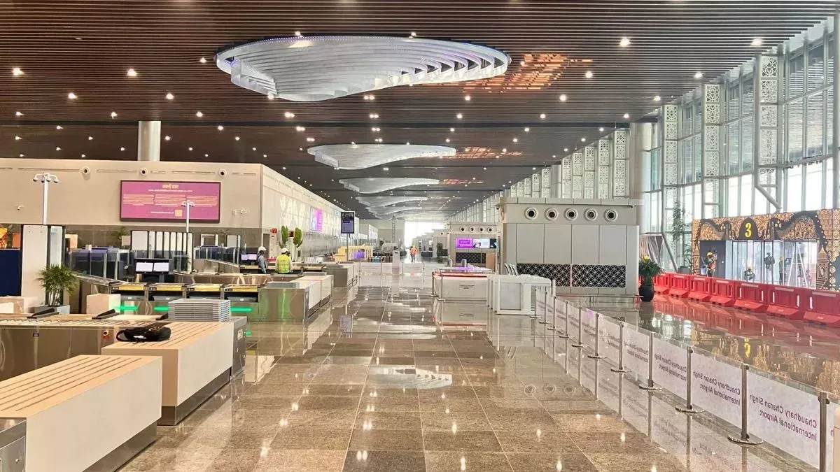 Lucknow Airport: आज मध्यरात्रि से शुरू होगी नई व्यवस्था, सभी टर्मिनल होंगे खत्म; यहां से होगा उड़ानों का संचालन