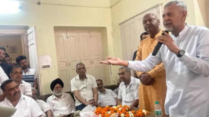 अरविंद खन्ना ने AAP पर बोला हमला