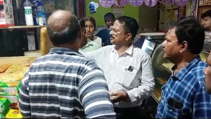 स्वास्थ्य विभाग ने खाद्य पदार्थ की 50 दुकानों पर की छापेमारी