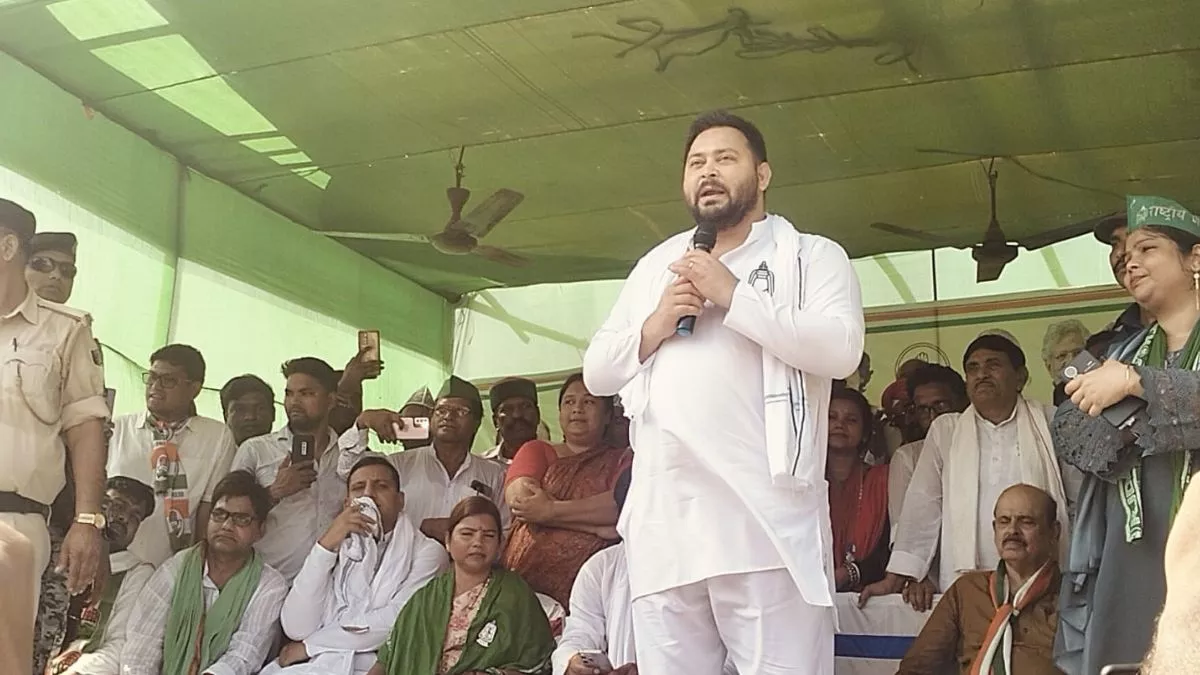 Tejashwi Yadav : तेजस्वी ने मंच पर कह दी ऐसी बात कि लोग लगाने लगे ठहाके, लालू के अंदाज में ले ली BJP की चुटकी