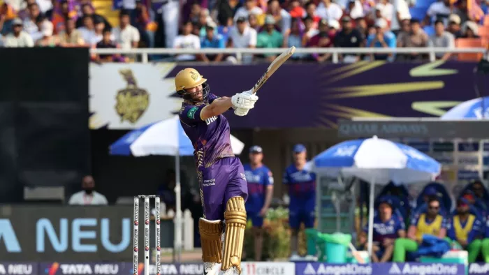 KKR vs RCB: फिल सॉल्ट ने लॉकी फर्ग्यूसन का उतारा खुमार।