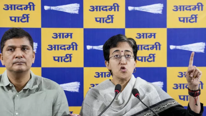मेयर चुनाव से दूरी बनाने की वजह आतिशी ने बताई।