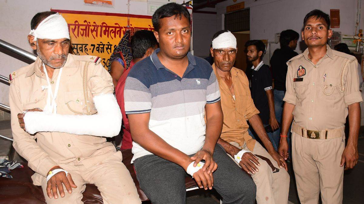 barabanki road accident police jeep collides after nilgai encounter