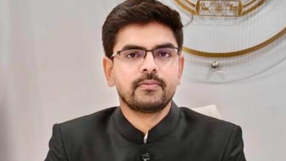 https://www.jagranimages.com/images/newimg/21042025/21_04_2025-cdo_sumit_yadav_23922803.jpg