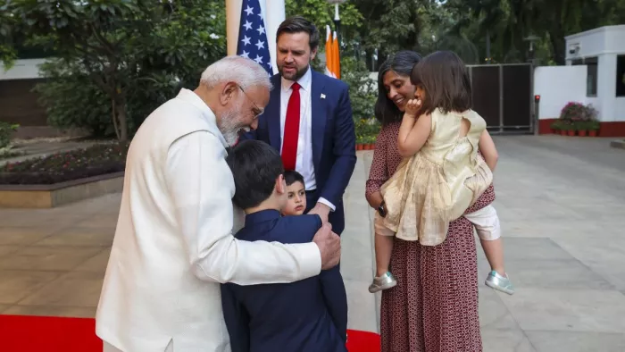 जेडी वेंस फैमिली का PM हाउस में हुआ जोरदार स्वागत, तीनों बच्चों के साथ दिखी प्रधानमंत्री की जबरदस्त केमेस्ट्री - JD Vance India Visit US vice president family met ...