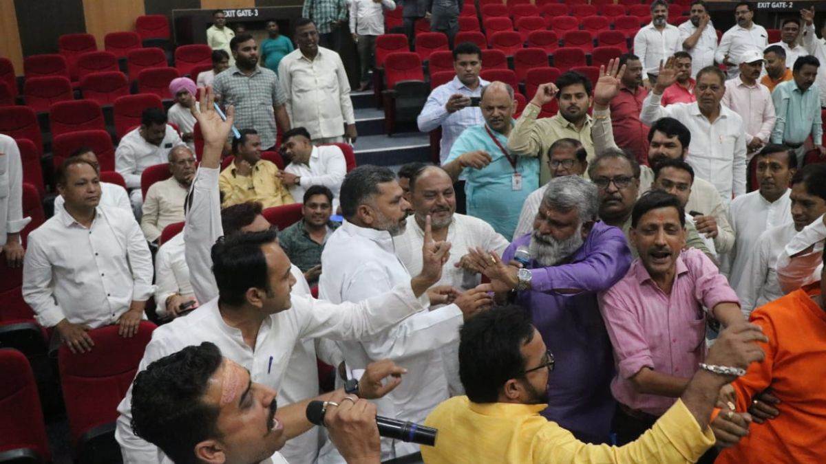 https://www.jagranimages.com/images/newimg/21042025/21_04_2025-meerut_nagar_nigam_23922831.jpg