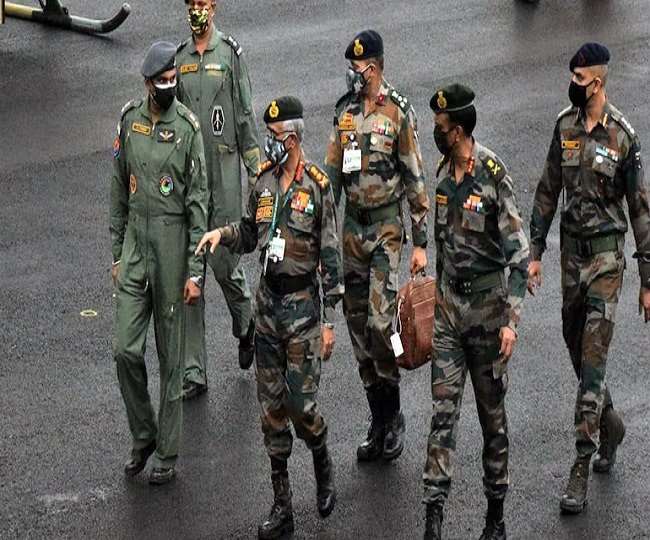 सेना प्रमुख ने अरुणाचल व सिक्किम की सीमा का जायजा लिया (फोटो: एजेंसी)