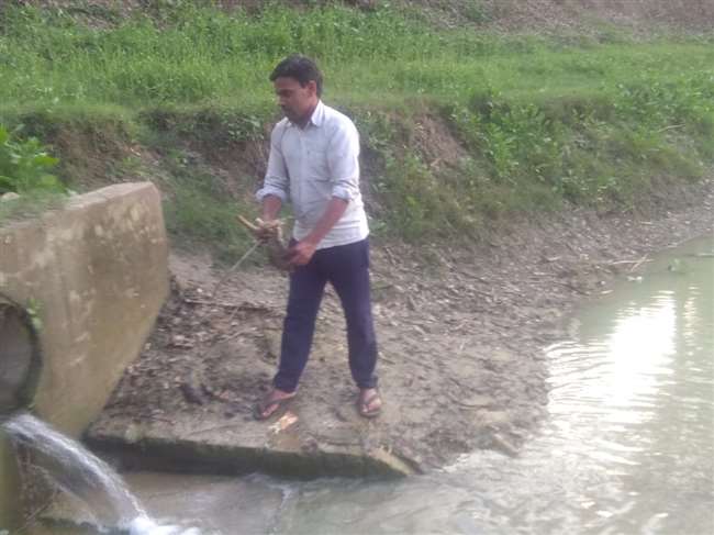 manish patel who conserves water conservation in varanasi by conserving rainy water in a pond jagran special