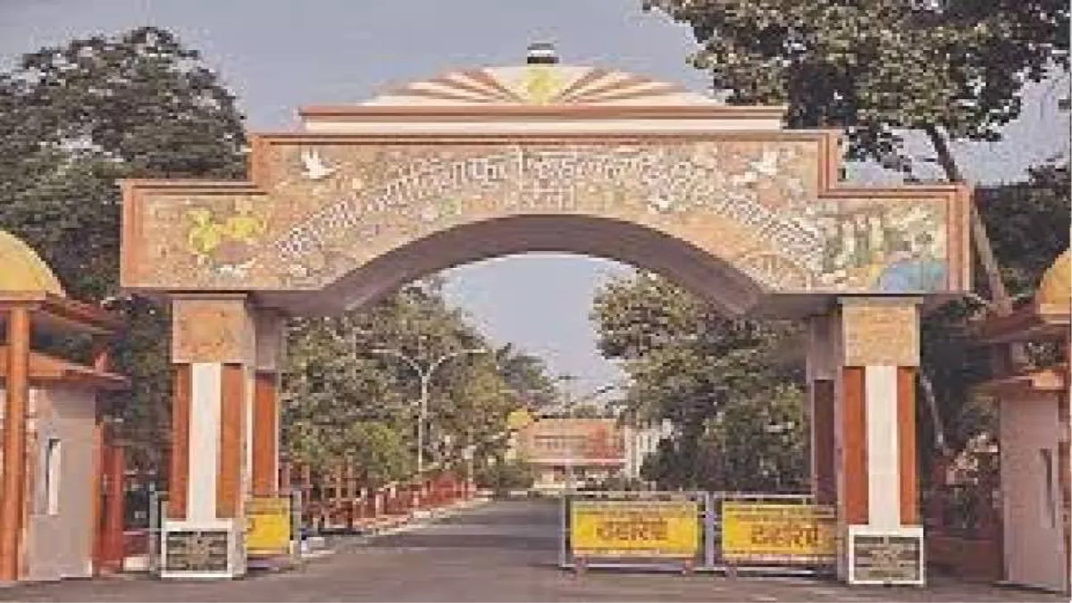 Bareilly University : बरेली में एलएलबी की परीक्षा में पकड़े गए छह नकलची, यूएफएम में भेजी रिपाेर्ट