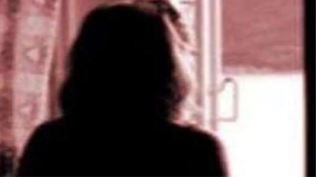 Delhi News: मजार के सज्जादानशीं के बेटे ने लड़की से किया दुष्कर्म, अश्लील वीडियो बनाकर करता रहा ब्लैकमेल