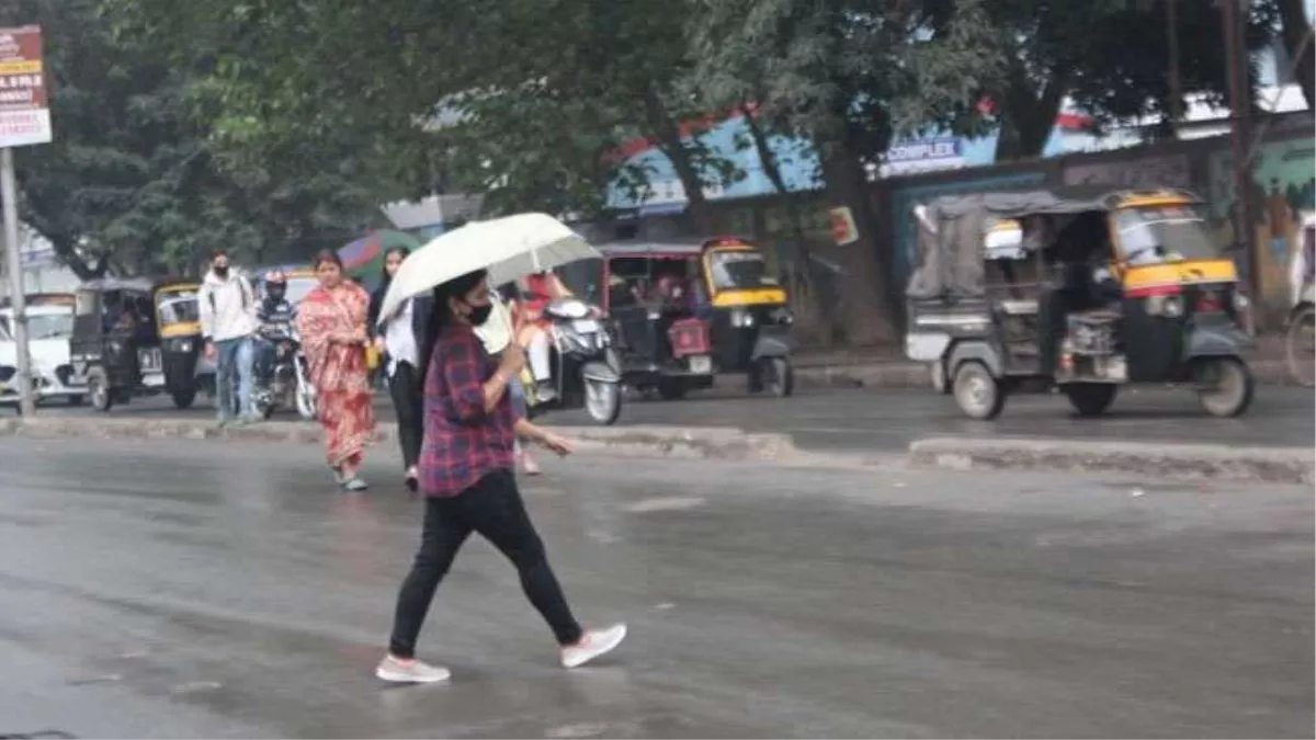 Dhanbad Weather  Updates: गरज, आंधी और झमाझम बारिश से लुढ़का 5 डिग्री पारा, पूरे हफ्ते करवट बदलता रहेगा मौसम