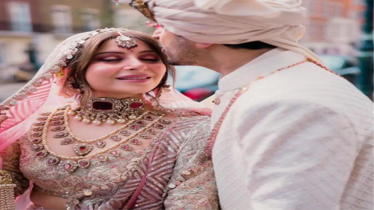 Kanika Kapoor Wedding: कनिका कपूर ने अपनी ड्रीम वेडिंग की शेयर की पहली तस्वीरें, मनीष मल्होत्रा के लहंगे में लगी बला की खूबसूरत