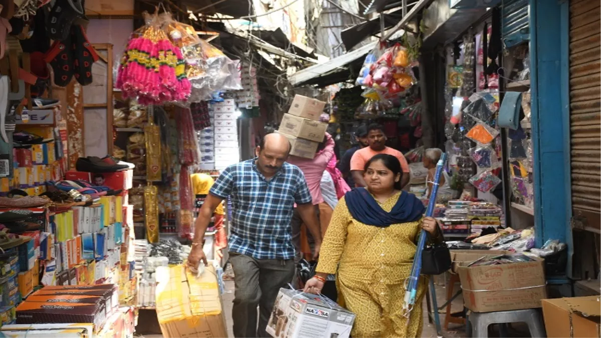 कानपुर की अनोखी गली, जहां हर दूसरे कदम पर सजता है बड़ा बाजार, पूरे प्रदेश से माल खरीदने आते हैं व्यापारी