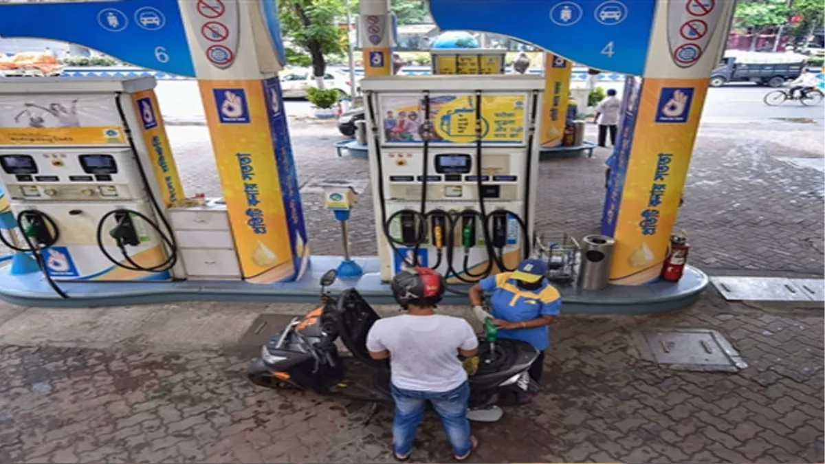 Petrol-Diesel Price: दिल्ली में पेट्रोल साढ़े नौ और डीजल सात रुपये सस्ता हुआ, भाजपा ने कहा- सभी को होगा फायदा