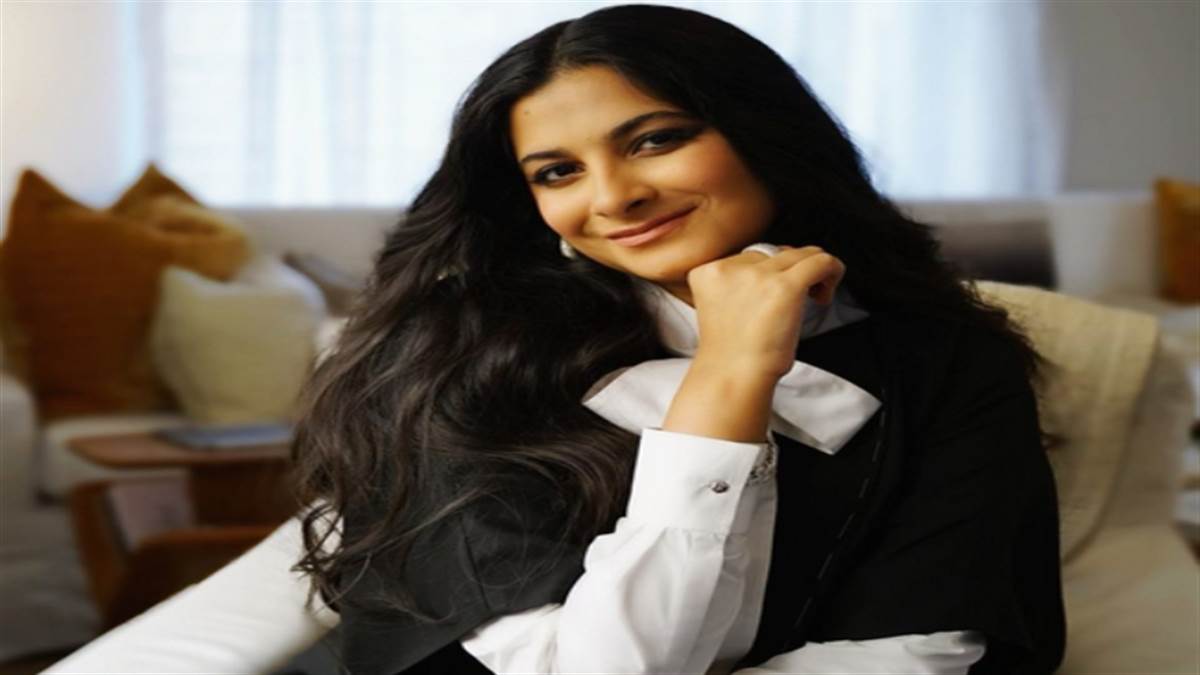 https://www.jagranimages.com/images/newimg/21052022/21_05_2022-rhea_kapoor2_22732102.jpg
